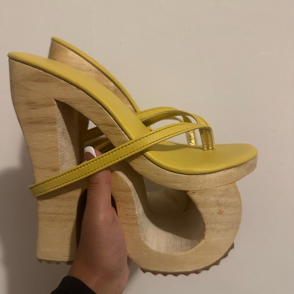 Stylish Yellow Platform Sandals - Picture 3 of 4